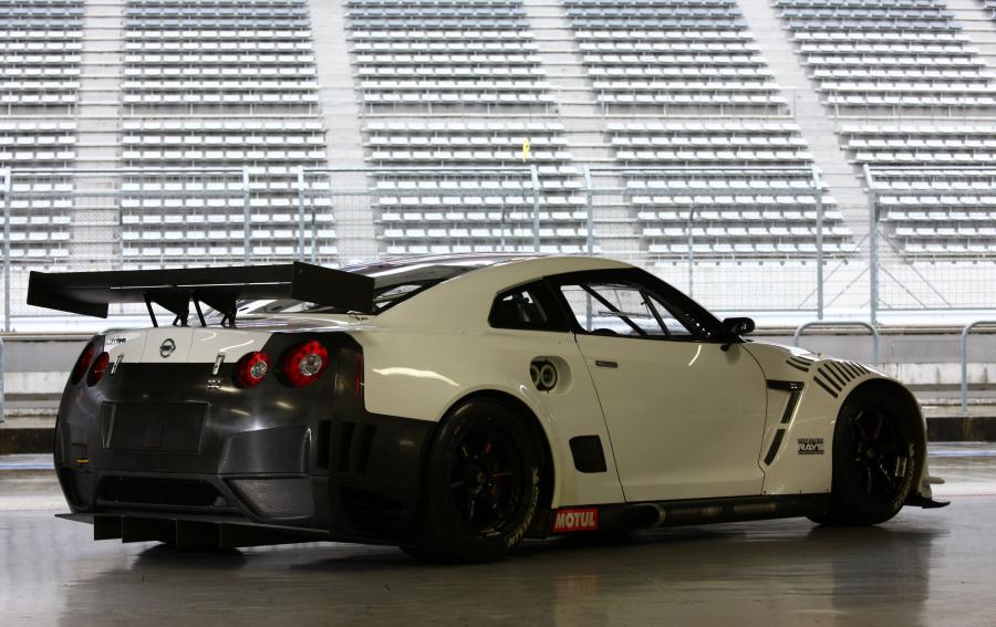  Nissan GT-R FIA GT1 2010 года  (фото 12 из 13)
